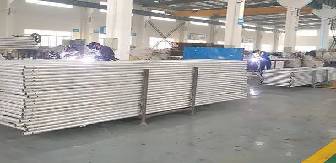 What diameter wheels are used for portable aluminum scaffolding?